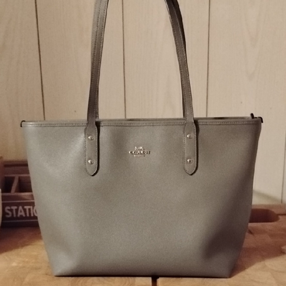 Coach Gray Leather Shoulder bag